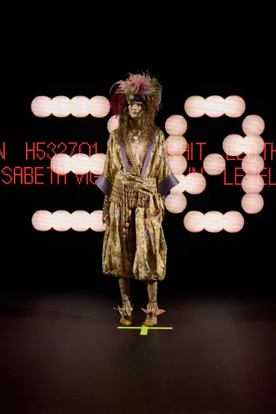 Look 30